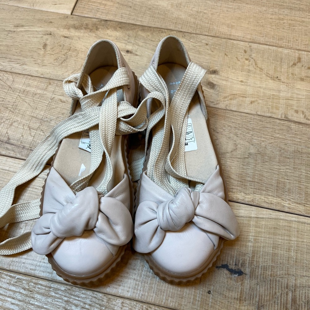 NWOT box Fenty Puma platform bow creeper sandals